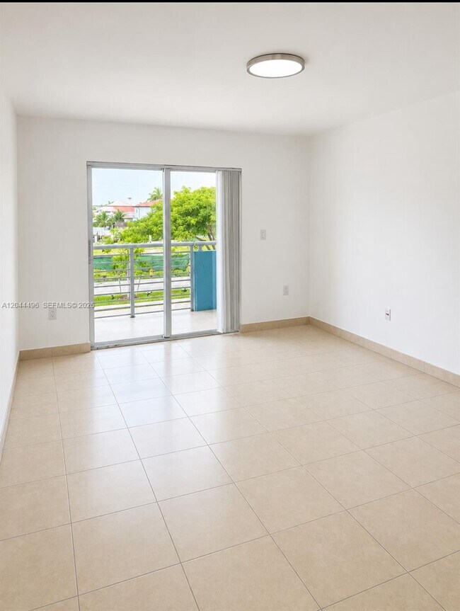 Foto del edificio - 16851 NE 35th Ave