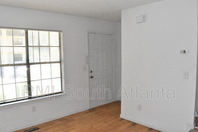Foto del edificio - 6936 Oakhill Cir