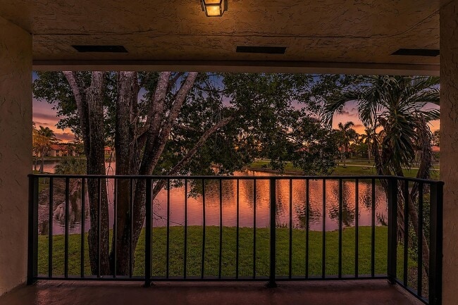 Building Photo - 1543 Lake Crystal Dr