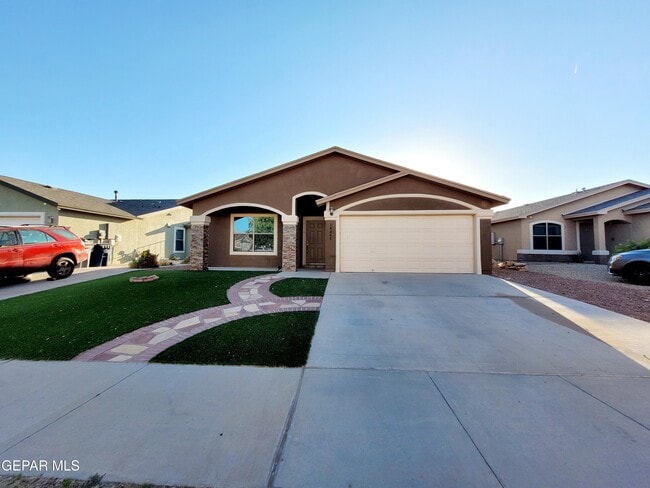 Building Photo - 14247 Hacienda Rock Dr