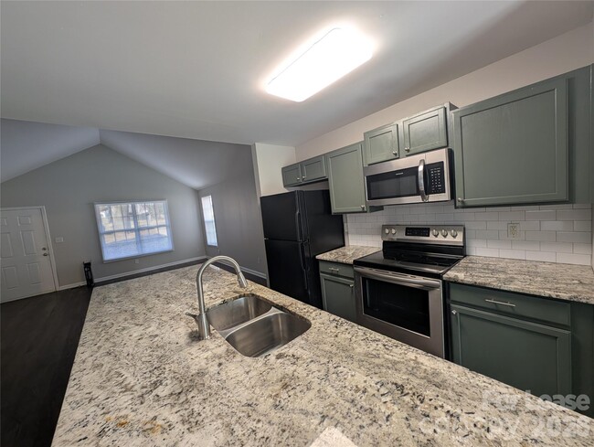 Foto del edificio - 2831 Mayfair Ave