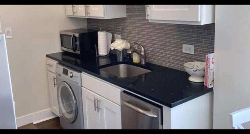 Foto principal - 0 bedroom in Chicago IL 60613