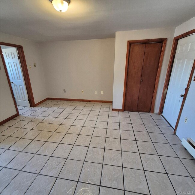 Foto del edificio - 2071 Ulster Ave