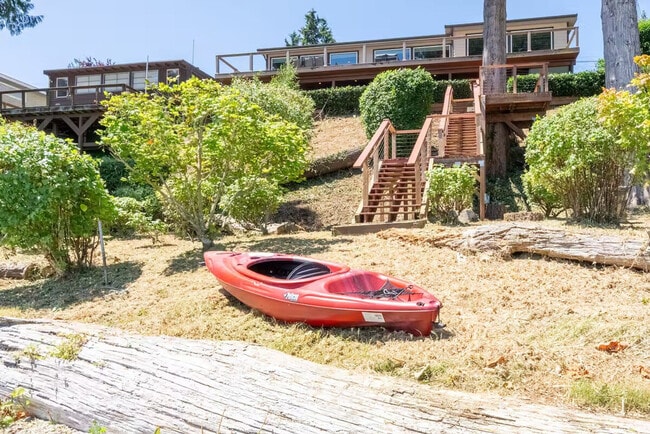 Building Photo - 5627 Illahee Road NE