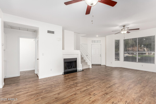 Foto del edificio - 2875 W Highland St