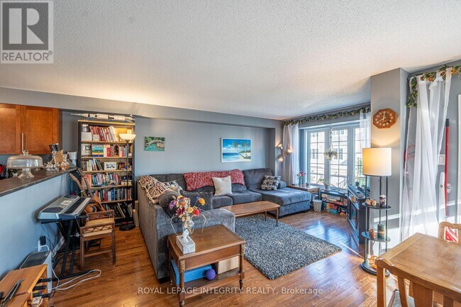 Building Photo - 162 Fordham Private
