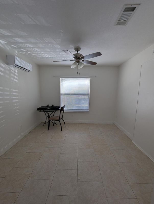 Foto del edificio - 1616 W Knollwood St
