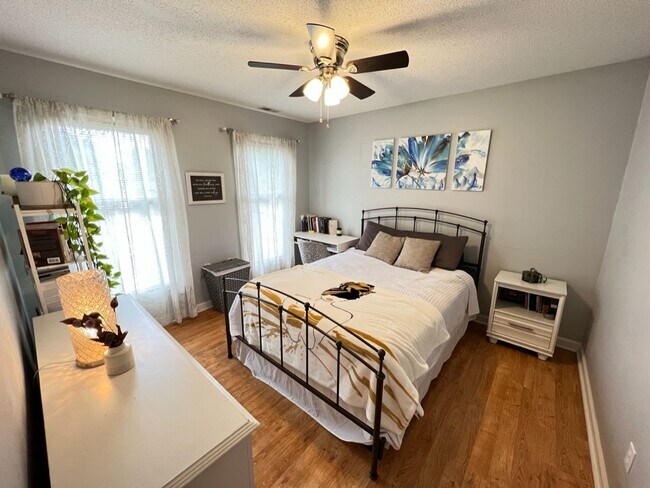 Foto del edificio - Adorable 3 Bedroom Townhouse w/ 1st Floor ...