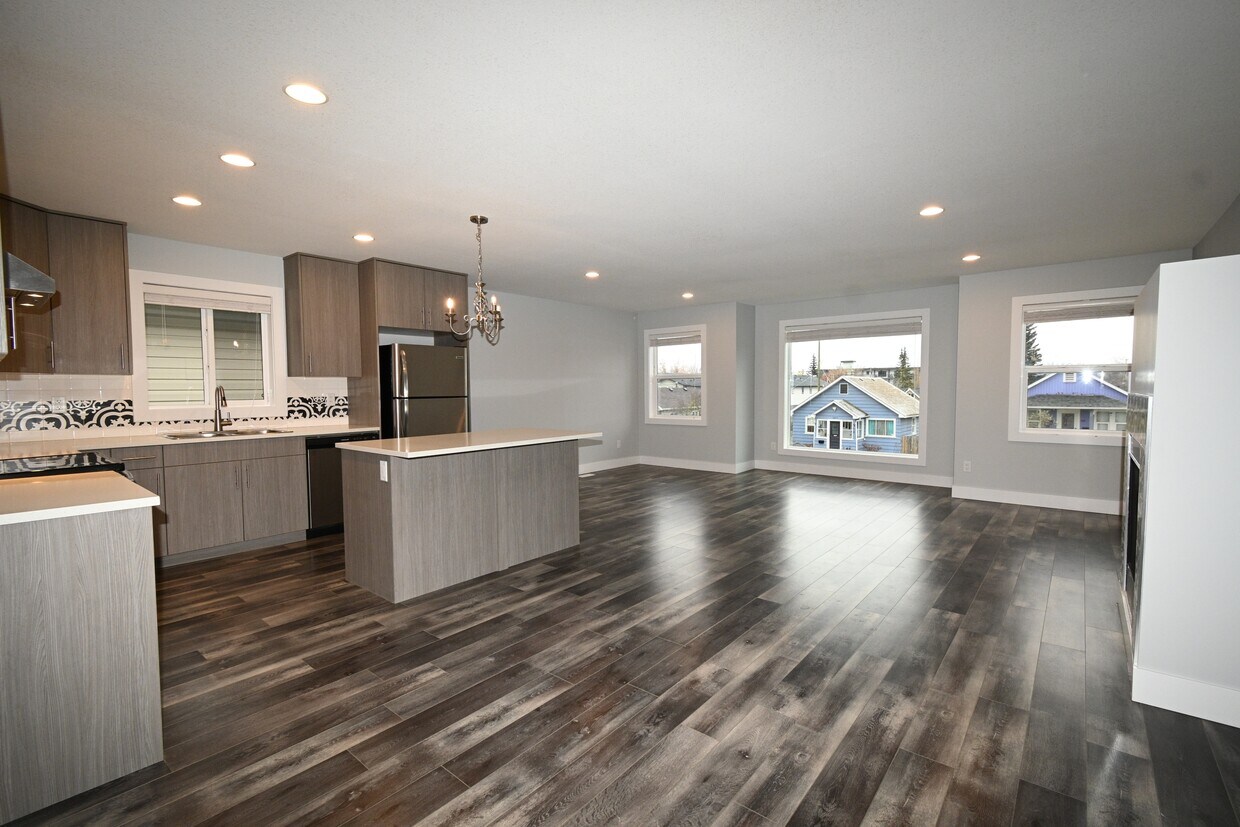 Photo principale - 1680-1688 8 Ave