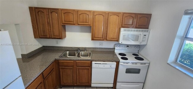 Building Photo - 7321 NW 85th St