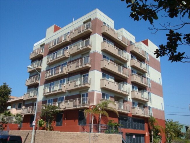 Foto del edificio - 332 S Virgil Ave