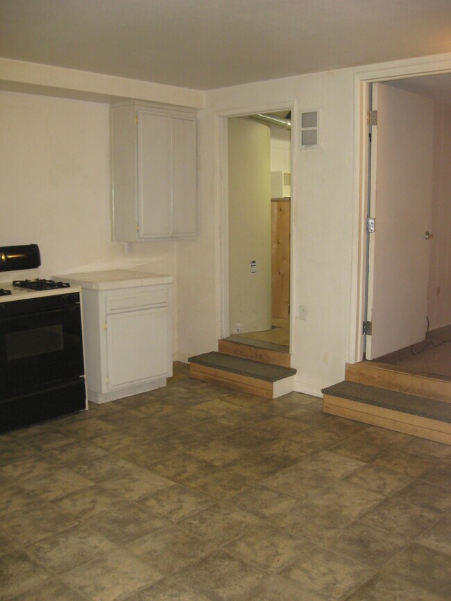 Building Photo - 453 Stimson Ave