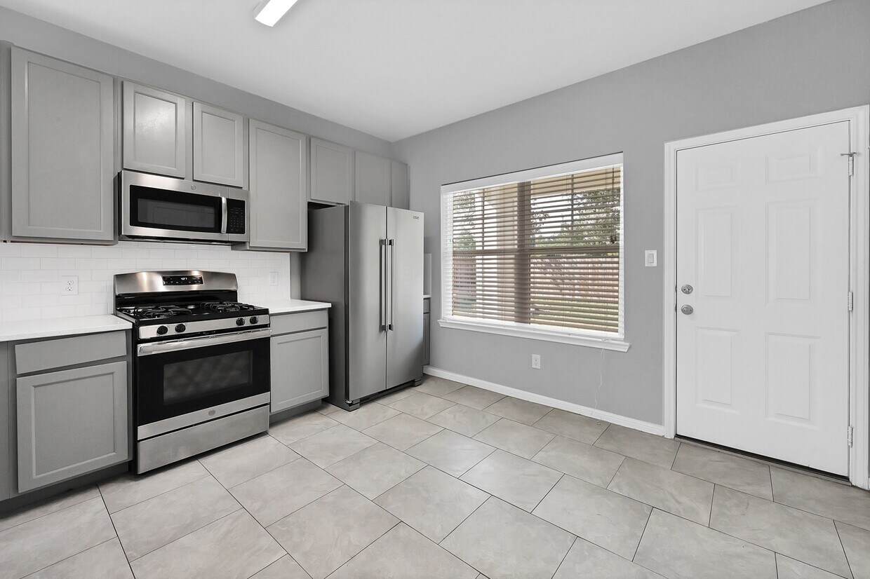 Foto del edificio - 974 Ellington St