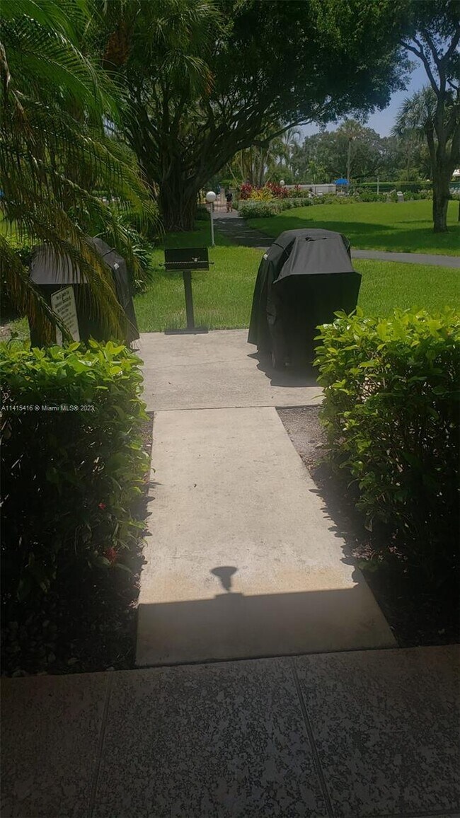 Foto del edificio - 550 Oaks Ln