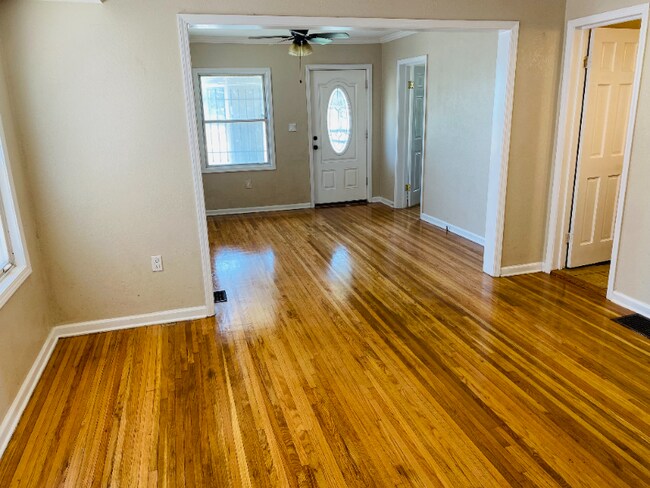 Foto del edificio - 2632 E 9th St