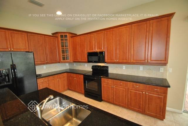 Foto del edificio - 9279 Madewood Ct