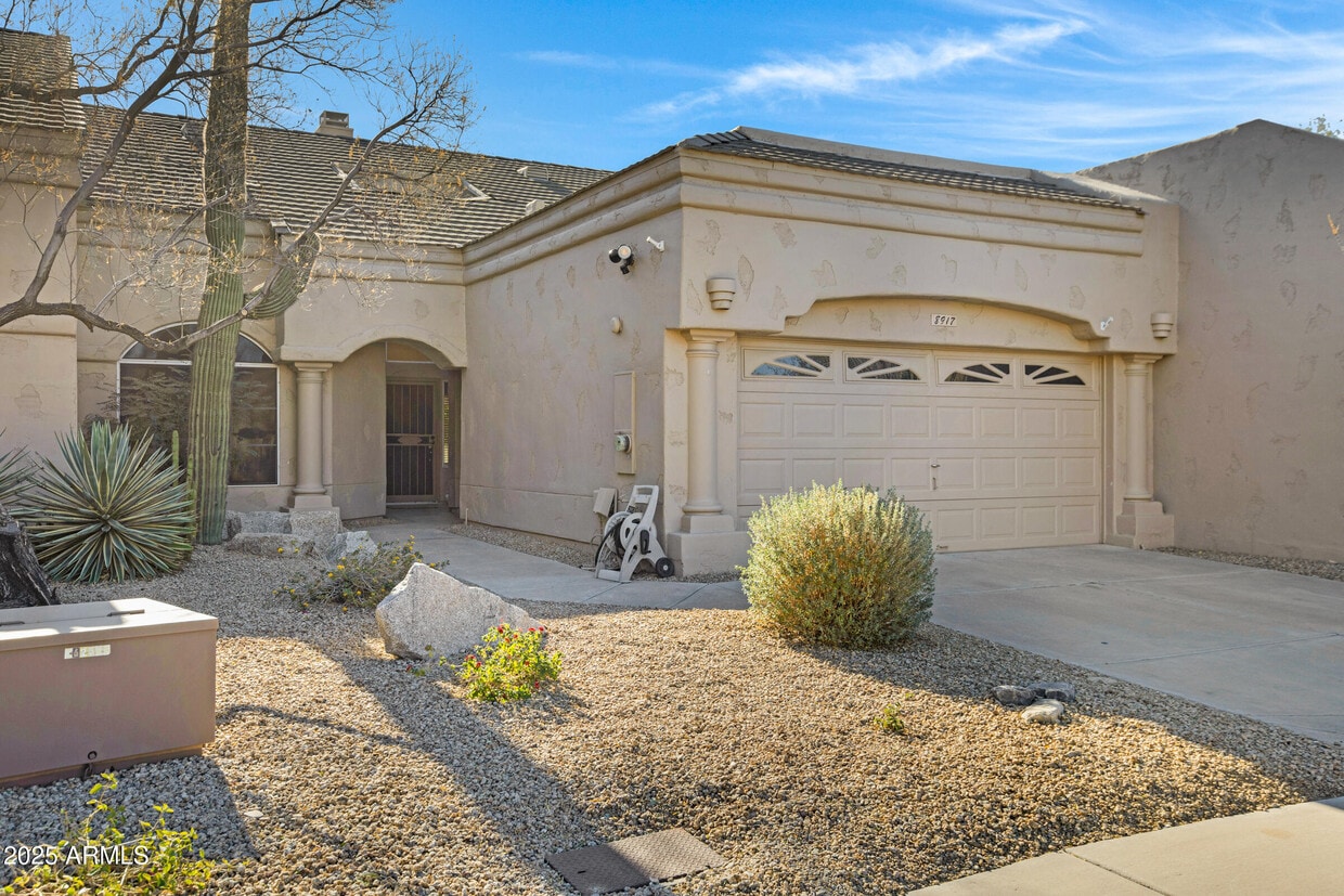 Primary Photo - 8917 E Maple Dr