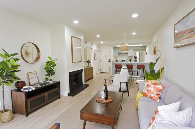 Foto del edificio - 1745 Camino Palmero St