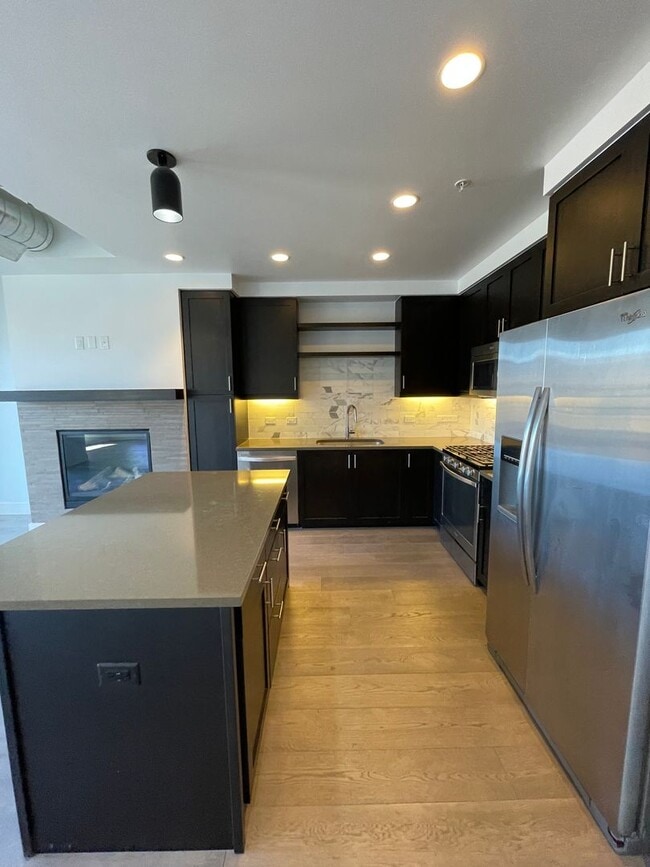 Building Photo - Phenomenal 1B/1B with amenities