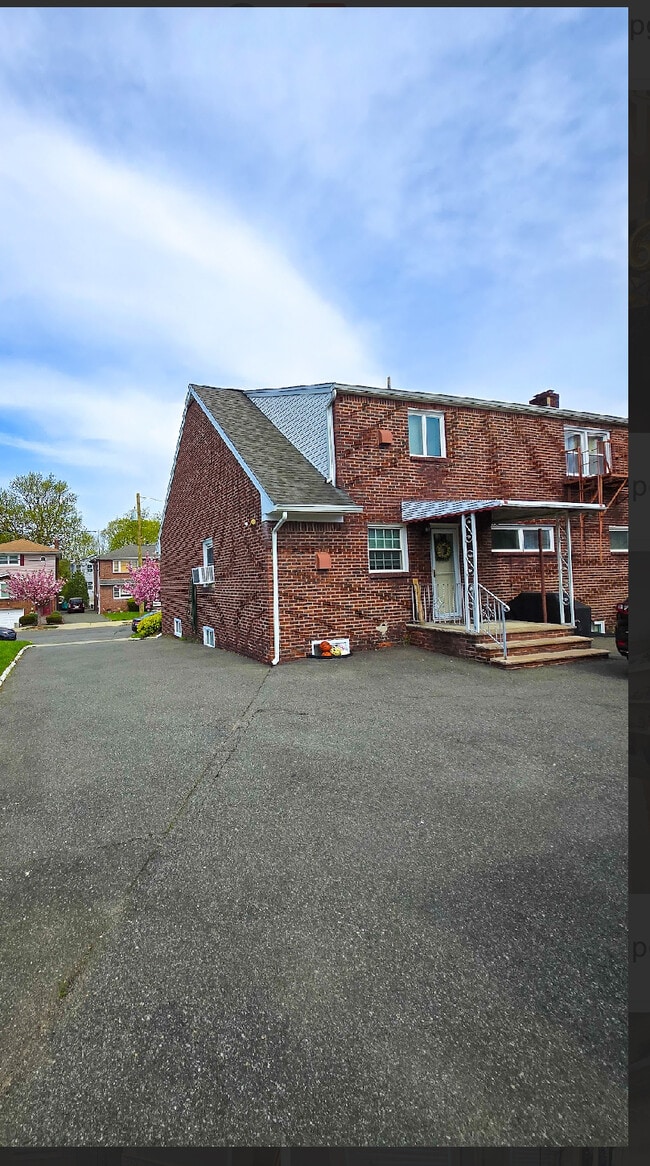 Building Photo - 50 Newark Pl