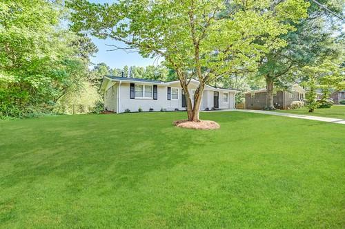 Building Photo - 6265 Lakeview Dr