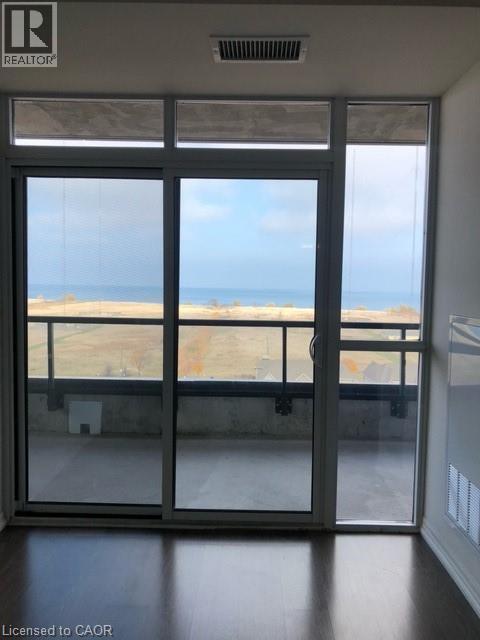 Photo du bâtiment - 560 N Service Rd