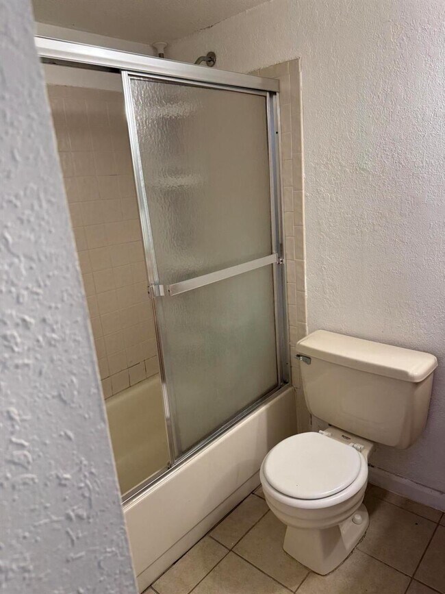 Foto del edificio - 10202 Twin Lakes Dr