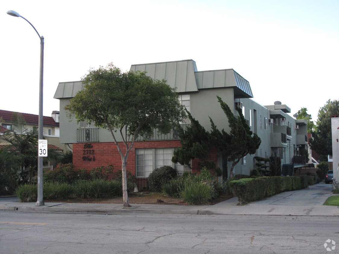 Foto del edificio - 2712 W ALHAMBRA RD