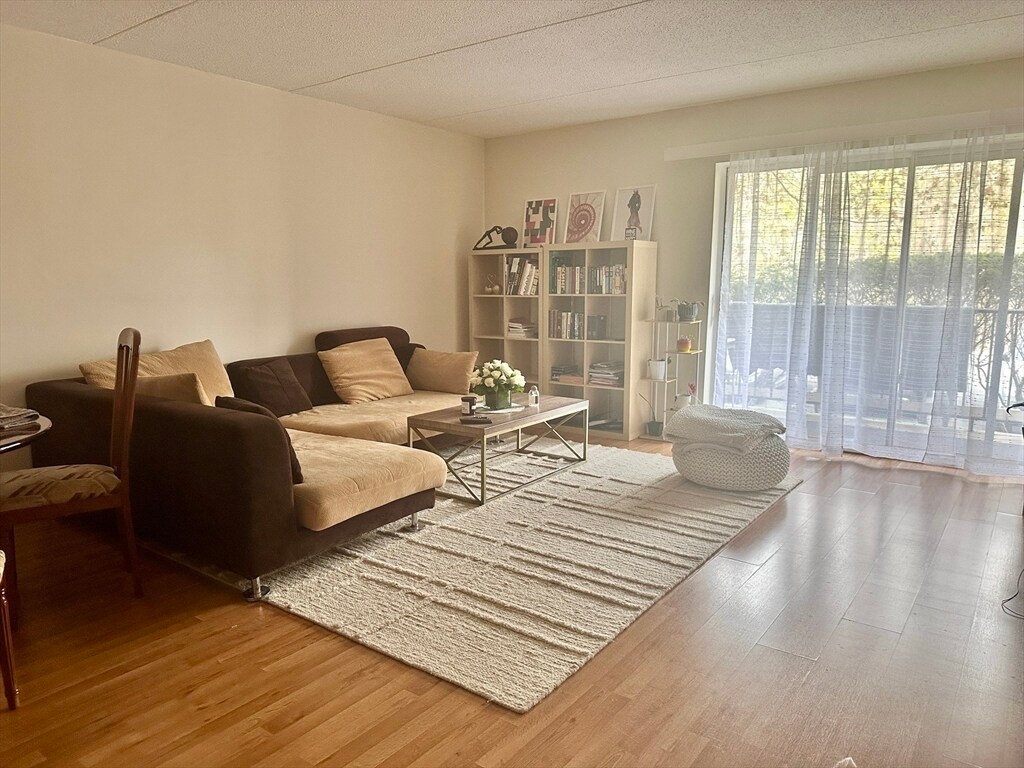 Foto principal - 50-56-56 Broadlawn Park