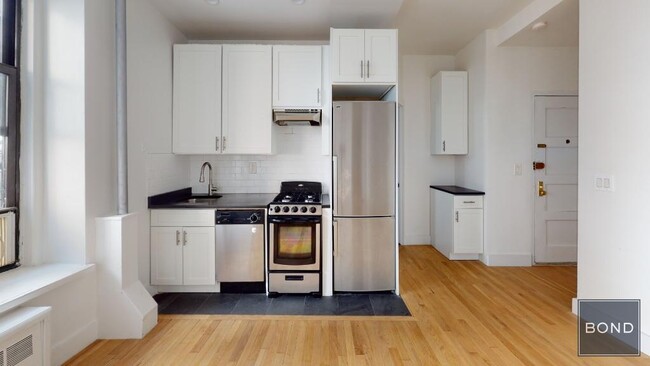 Building Photo - 415 E 73rd St
