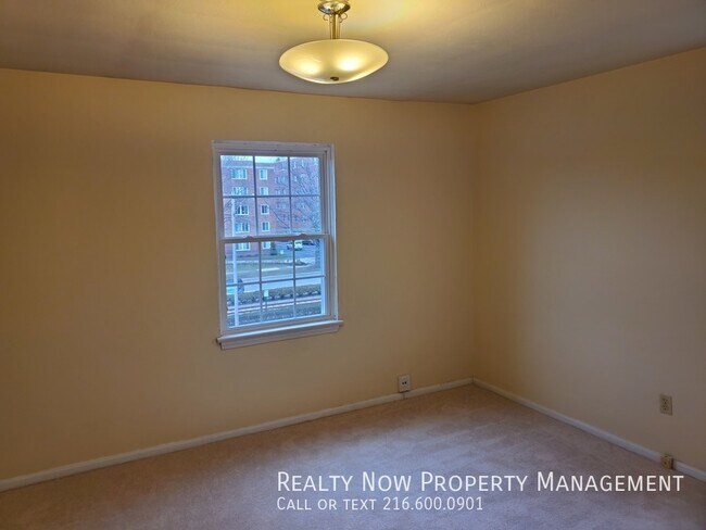 Building Photo - 1 Bed Condo Close to Everything!