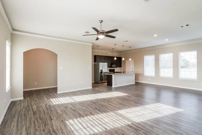 Building Photo - 1538 Lakeland Cir