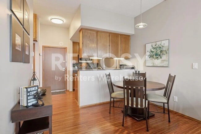 Building Photo - Available July 15th 2 Bedroom 2 Bath Condo in Minneapolis