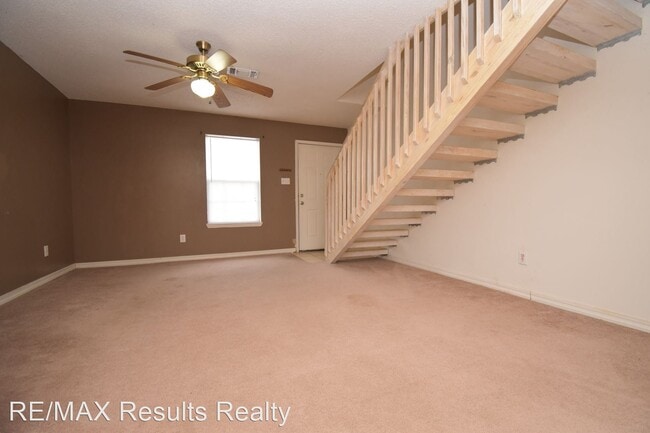 Building Photo - 207 N Homer St