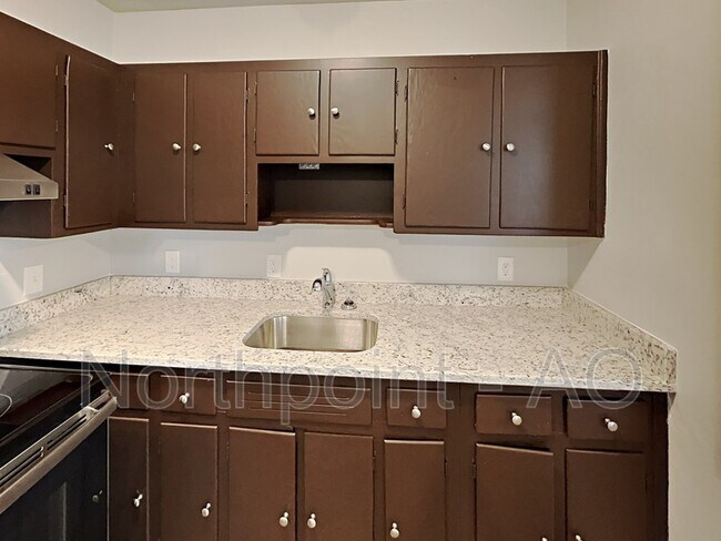 Foto del edificio - 6002 Sudbury Ave