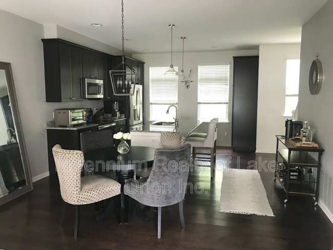 Foto del edificio - 1061 N Sherman Dr