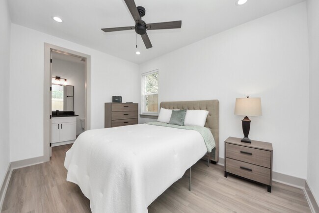 Foto del edificio - 5303 Kindred Gdn Ln