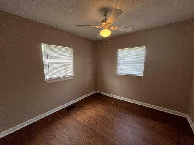 Foto del edificio - 1077 Williston Rd