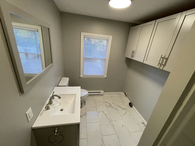Building Photo - 118 E Elm St