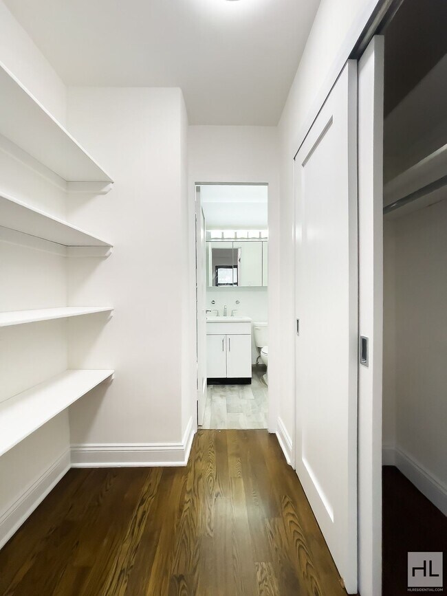 Building Photo - E 89 St