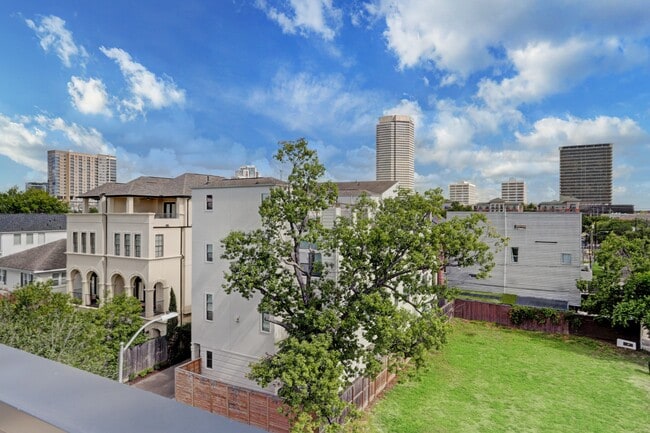 Building Photo - 1402 Eberhard St