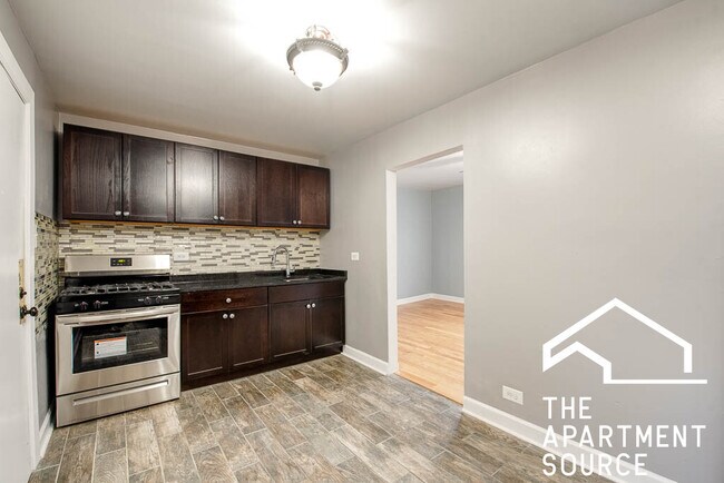 Foto del edificio - 5666 N Ridge Ave