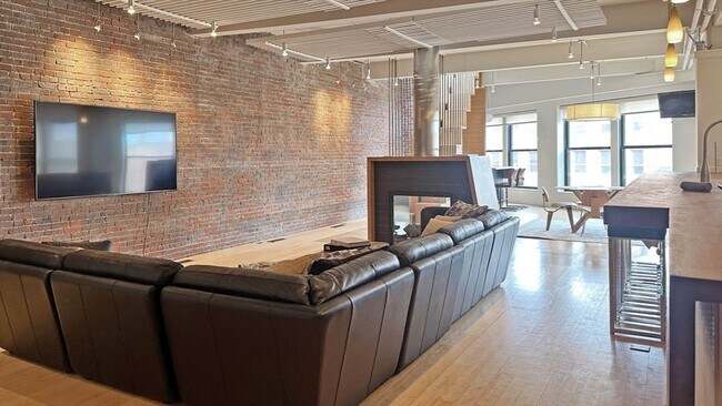 Foto del edificio - 90 N Washington St