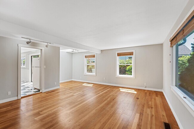 Building Photo - 5126 47th Ave NE