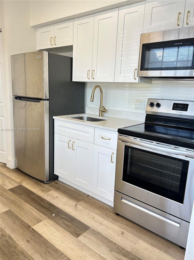 Foto del edificio - 571 NE 67th St