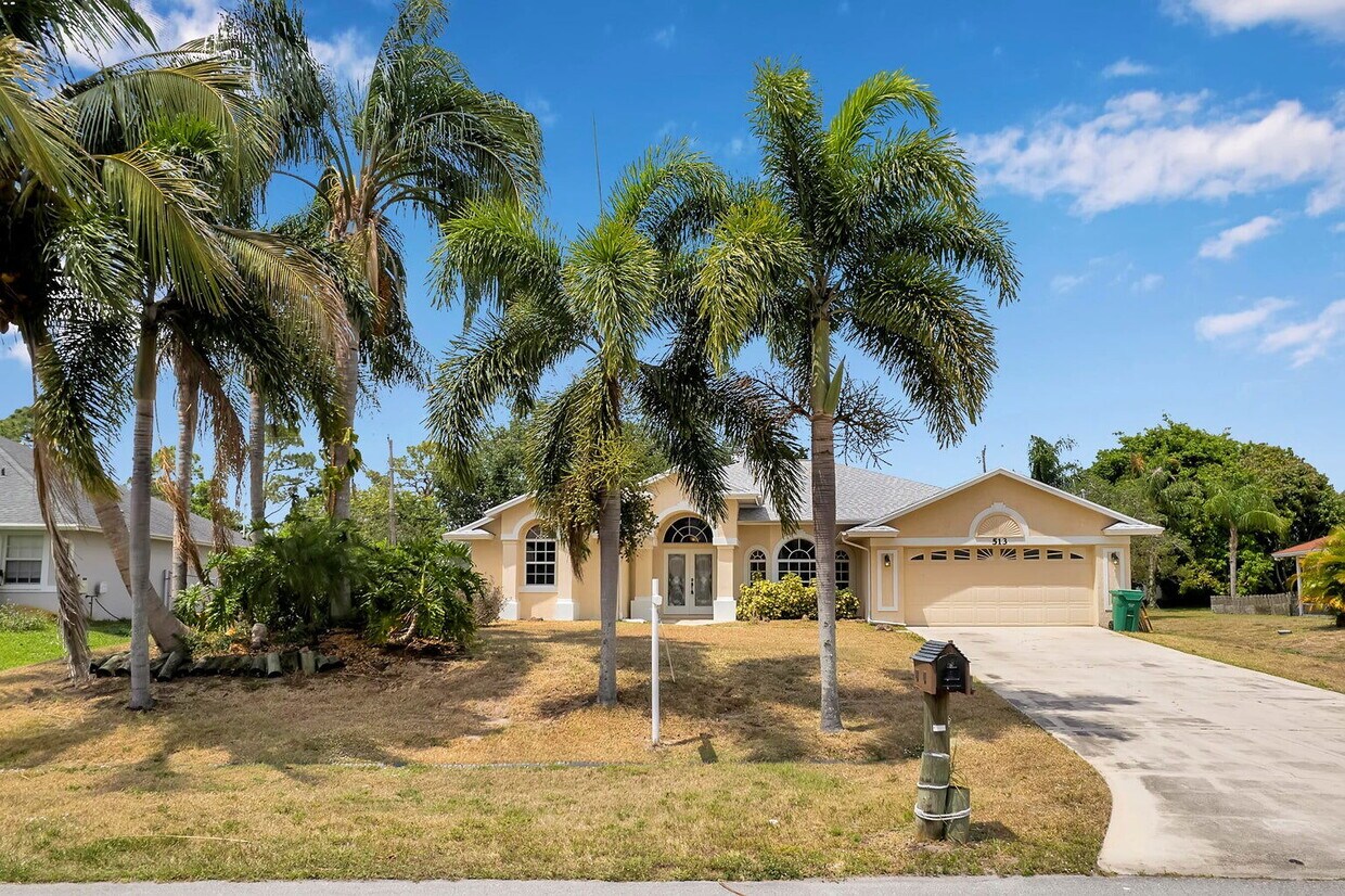 Foto principal - 513 SE Cliff Rd