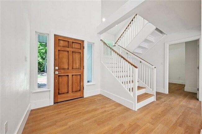 Foto del edificio - 204 Woodlawn Ct