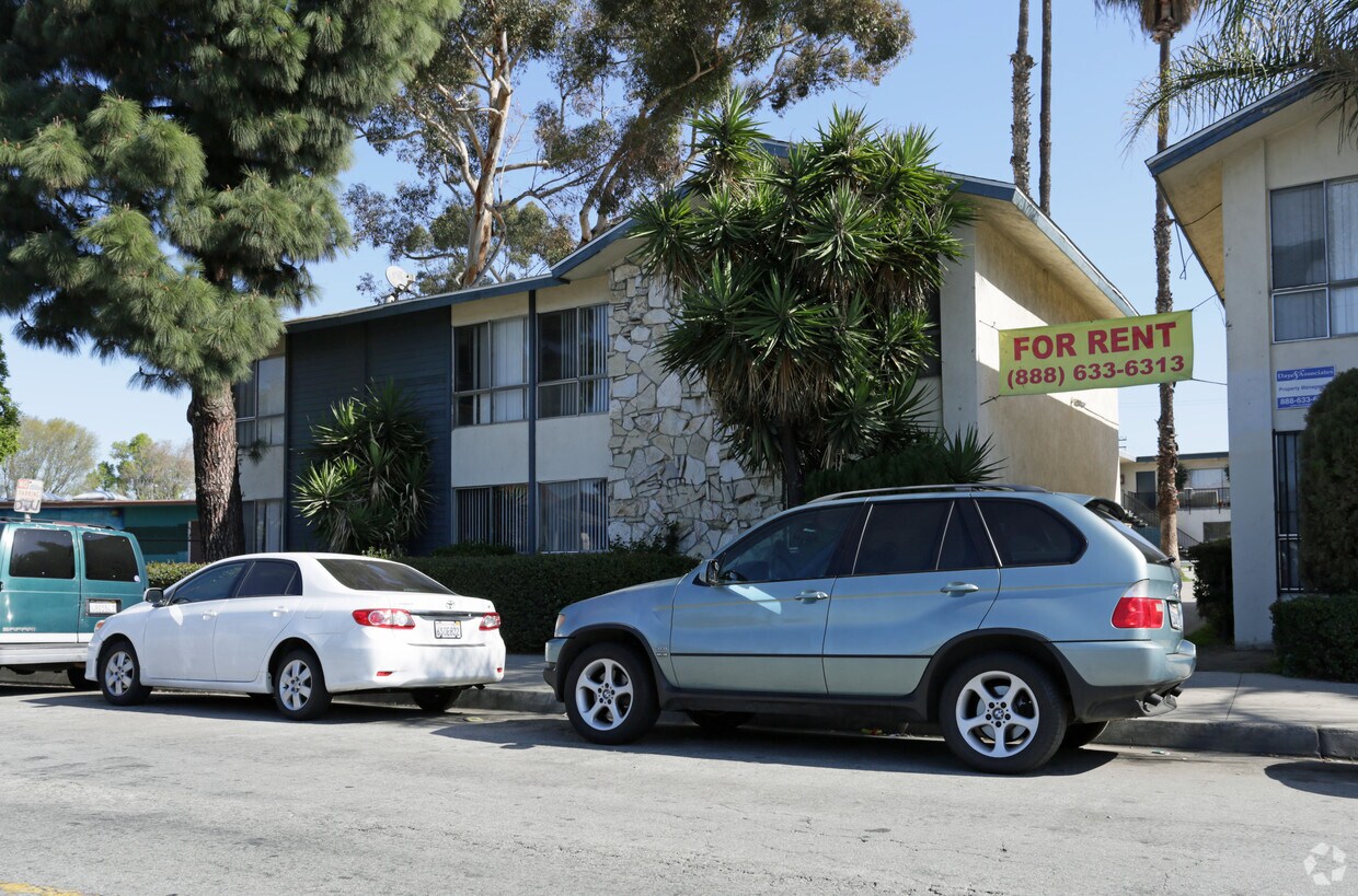 Primary Photo - 714-716 N Bullis Rd