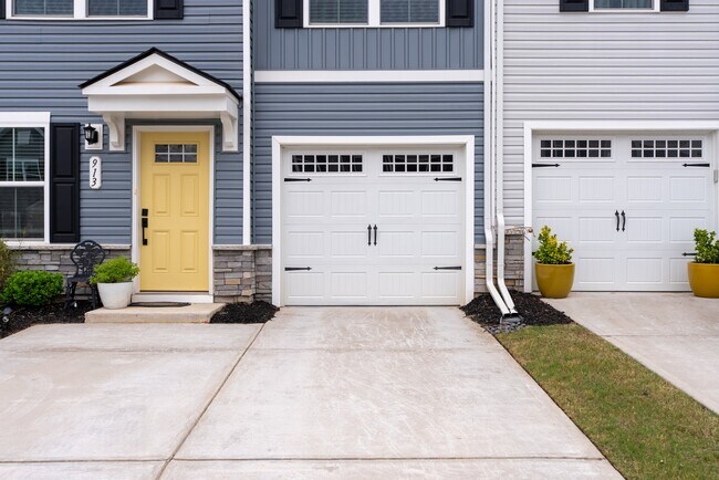 Foto del edificio - 913 Leyburn Ln