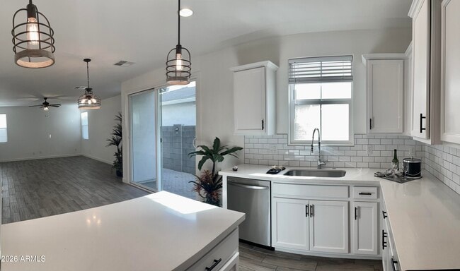 Building Photo - 5549 S Dillon